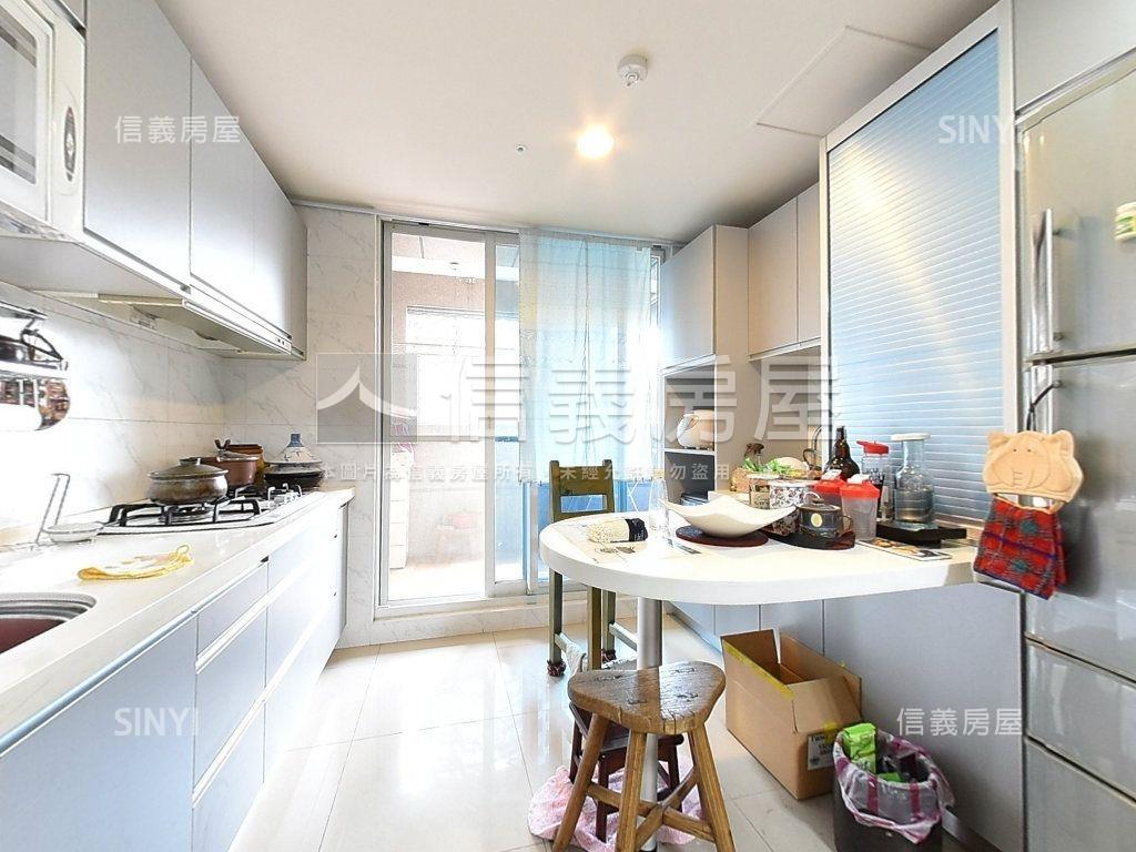 玉上園大四房雙車位房屋室內格局與周邊環境