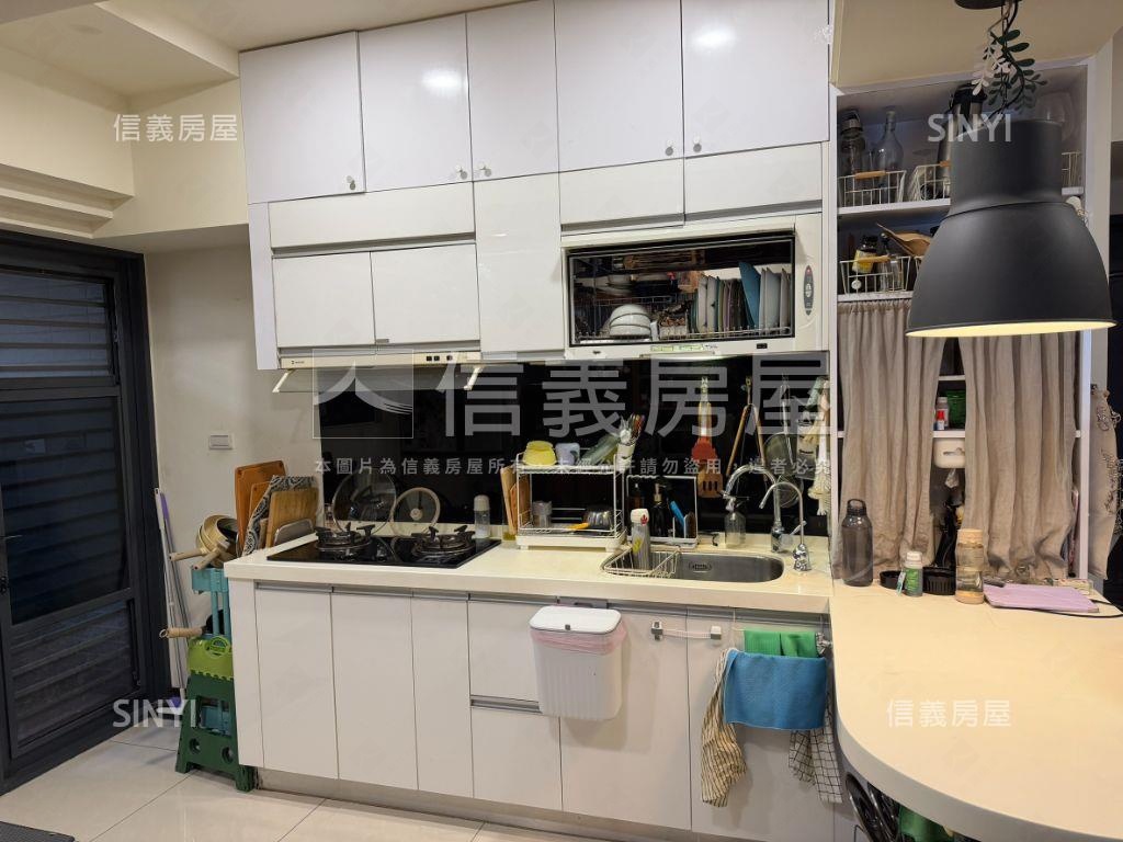 幸福誠售稀有兩衛坡平車位房屋室內格局與周邊環境