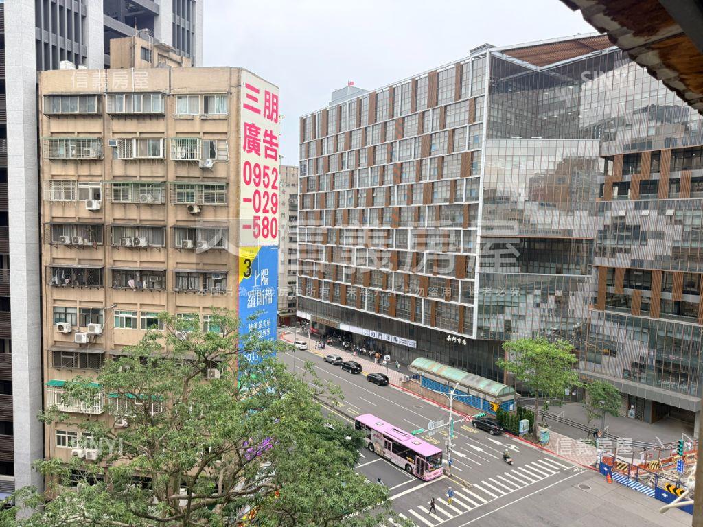 中正國中、附小電梯３房房屋室內格局與周邊環境