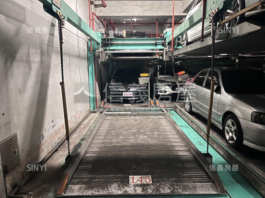 荷堤車位１８４號房屋室內格局與周邊環境