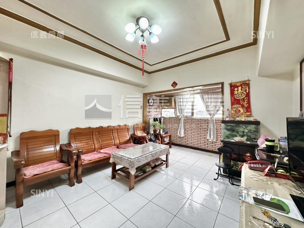 花園廣場，稀有電梯三房房屋室內格局與周邊環境
