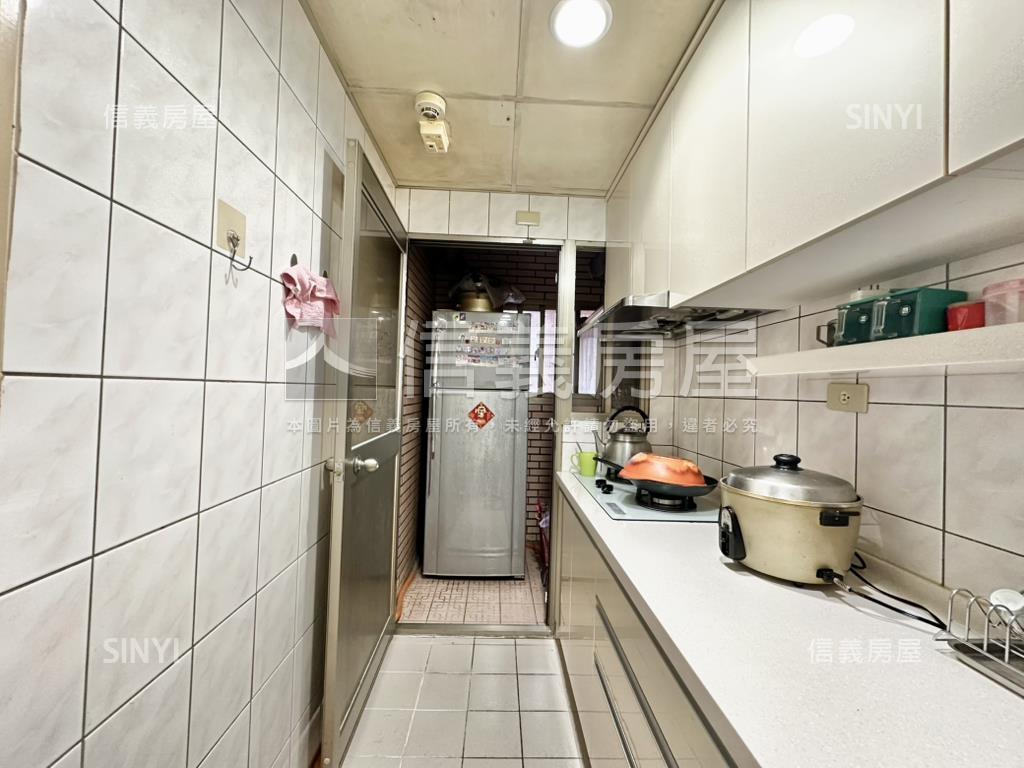 花園廣場，稀有電梯三房房屋室內格局與周邊環境