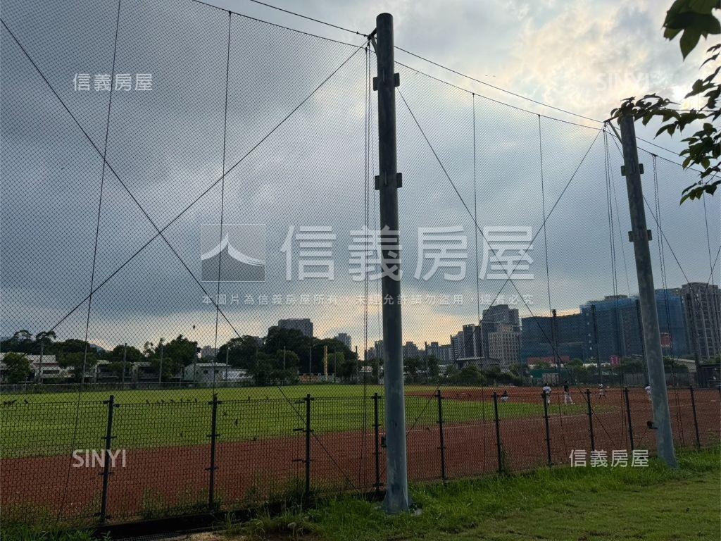 【馥華之丘】方正２房車位房屋室內格局與周邊環境