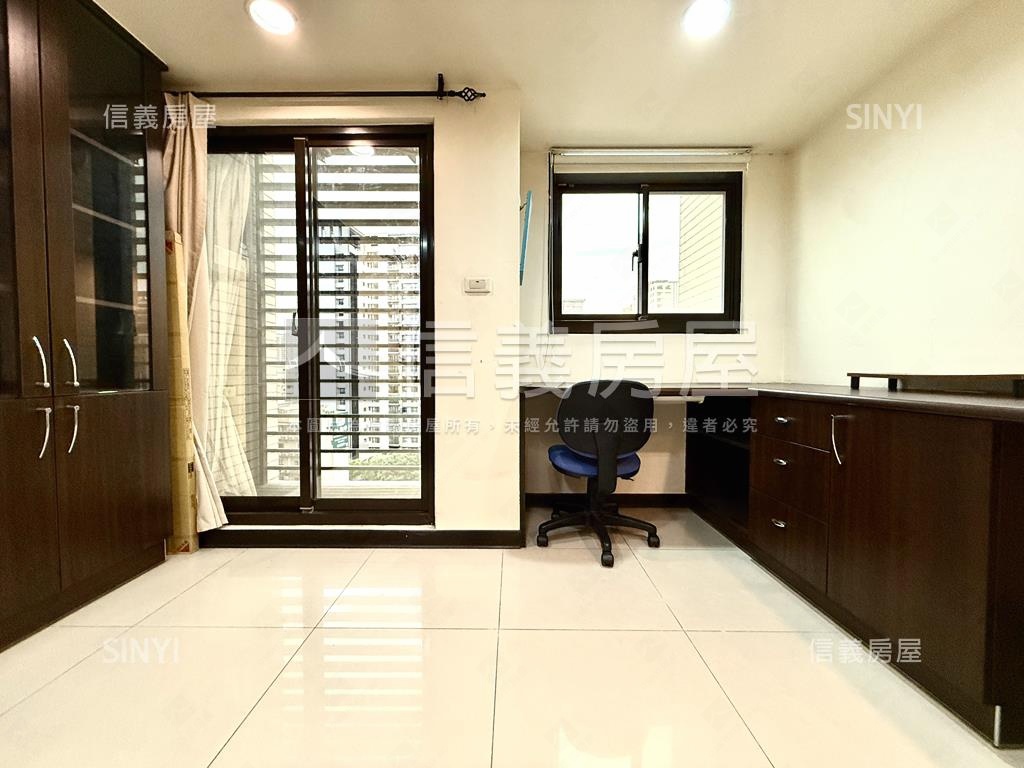 高鐵區｜美麗新｜平面車位房屋室內格局與周邊環境