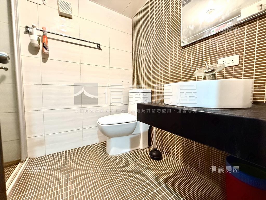 高鐵區｜美麗新｜平面車位房屋室內格局與周邊環境