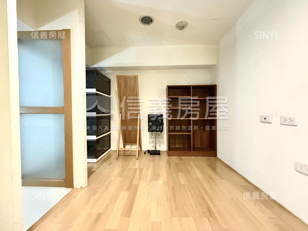 高鐵區｜美麗新｜平面車位房屋室內格局與周邊環境