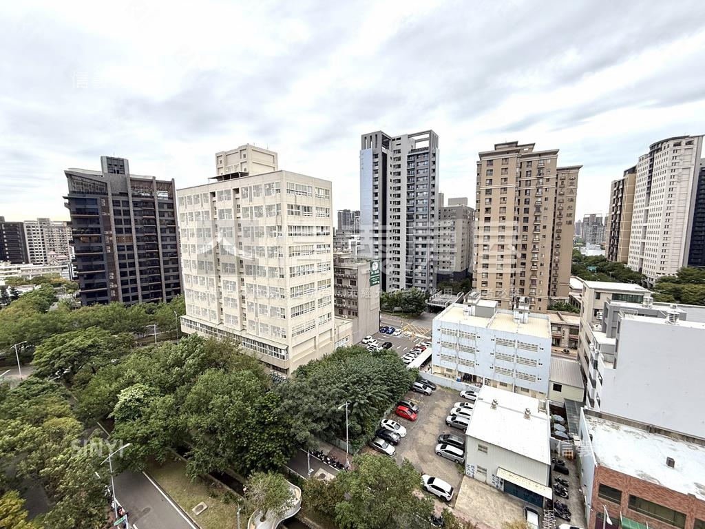 高鐵區｜美麗新｜平面車位房屋室內格局與周邊環境