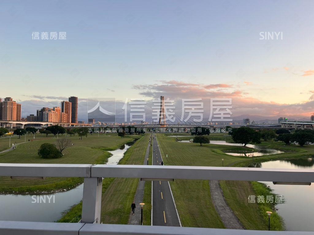 新濠漾ＩＩ兩房車位房屋室內格局與周邊環境