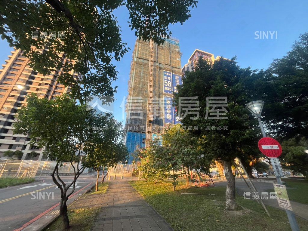 新濠漾ＩＩ兩房車位房屋室內格局與周邊環境