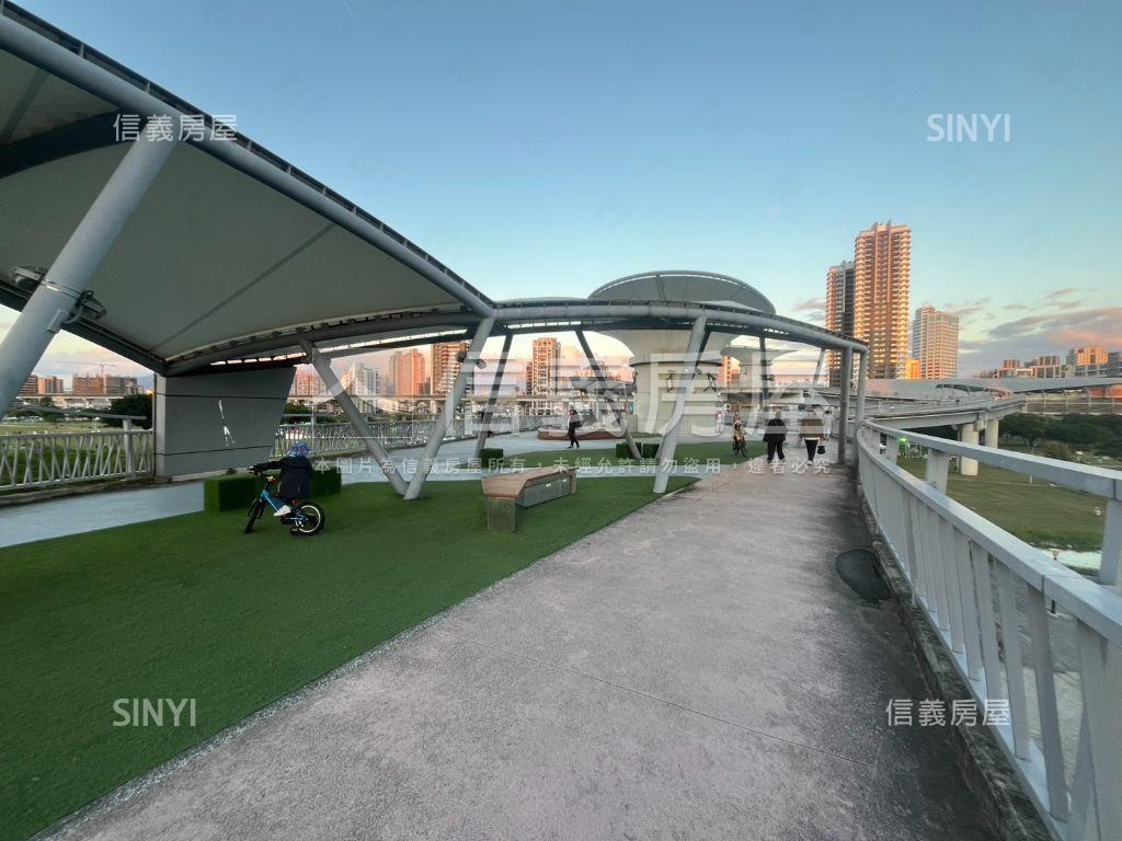 新濠漾ＩＩ兩房車位房屋室內格局與周邊環境