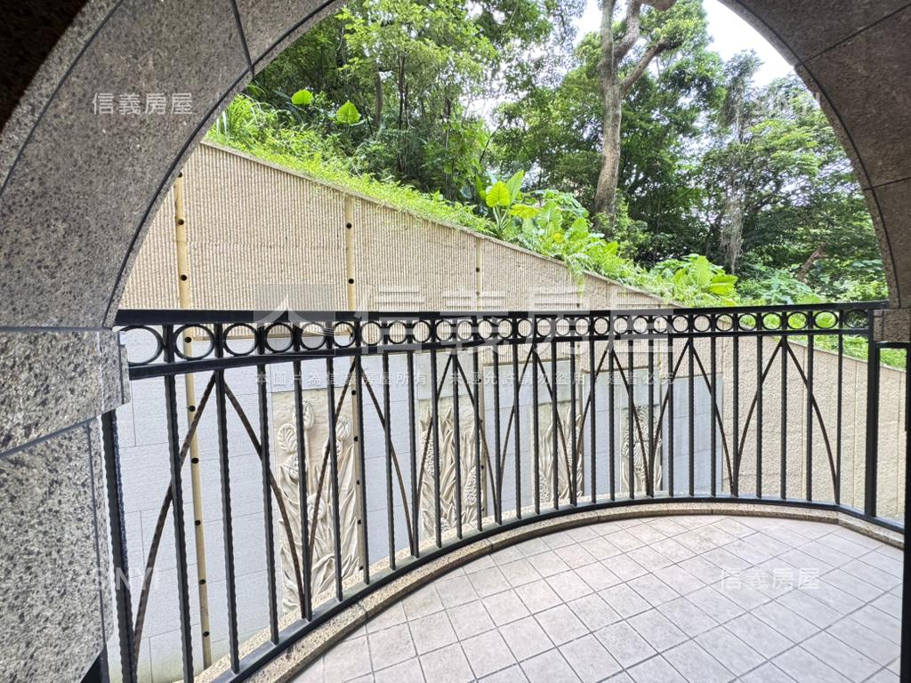 屋齡６年綠景套房房屋室內格局與周邊環境