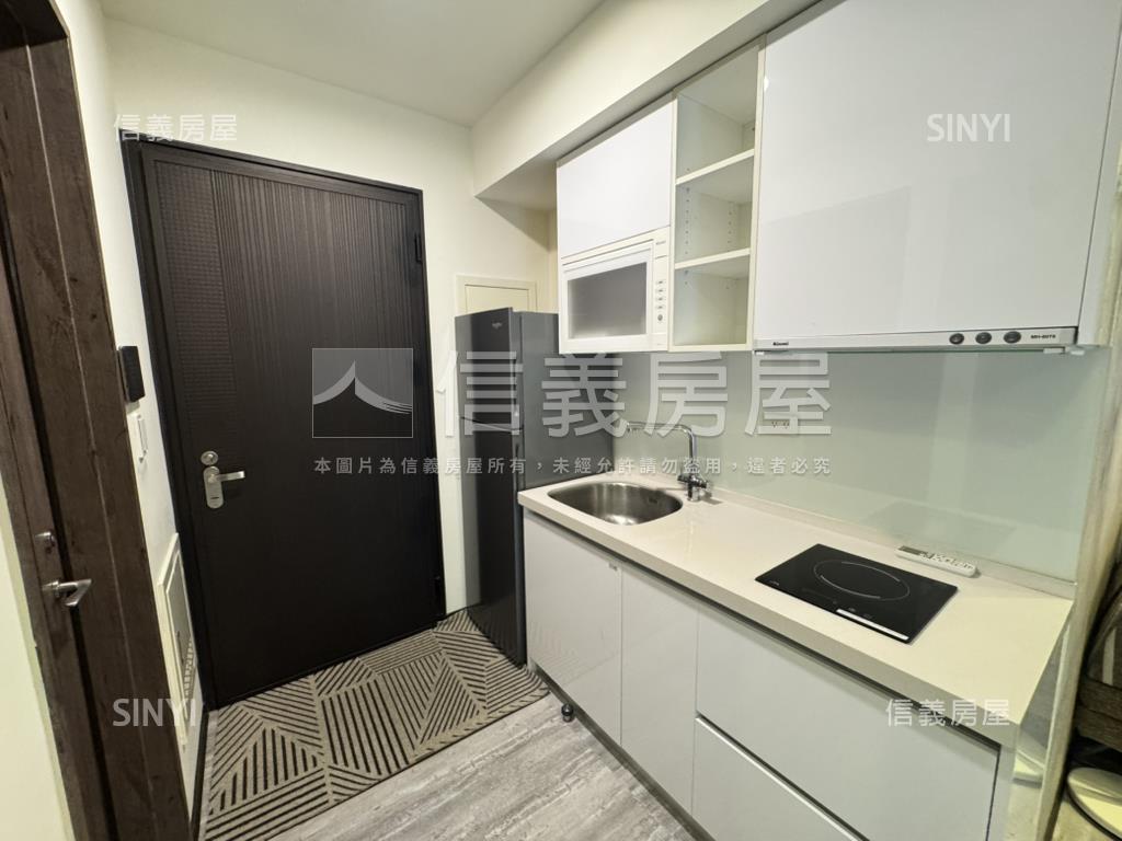 屋齡６年綠景套房房屋室內格局與周邊環境