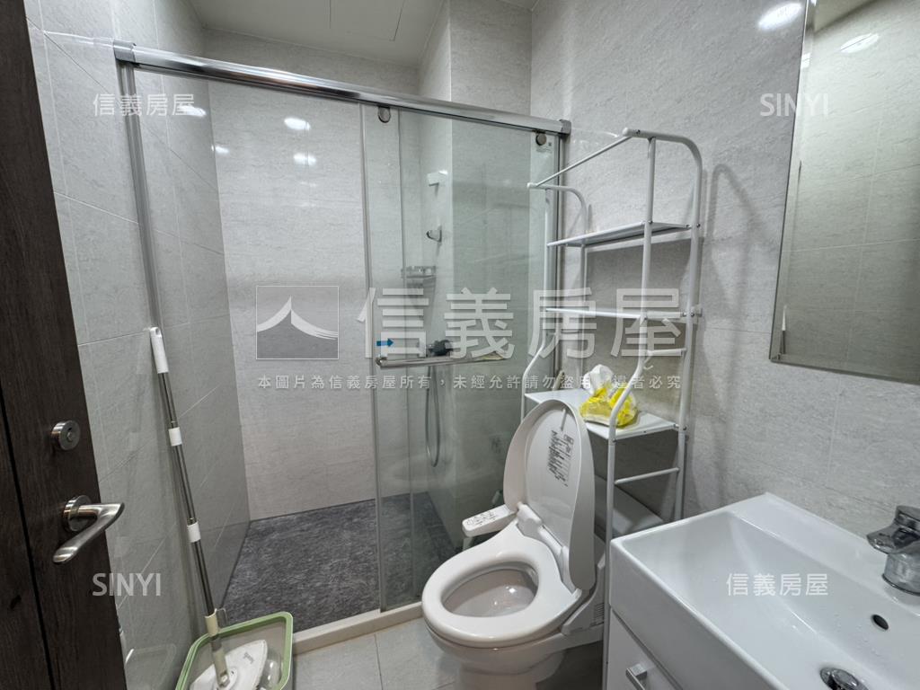 屋齡６年綠景套房房屋室內格局與周邊環境