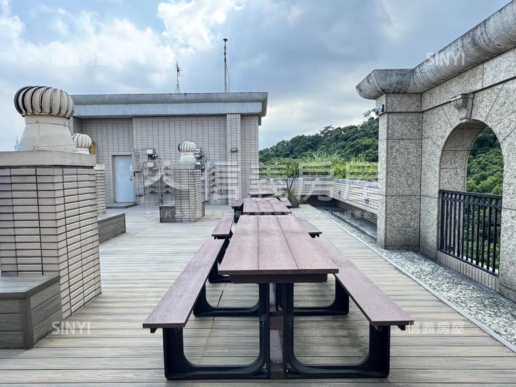 屋齡６年綠景套房房屋室內格局與周邊環境