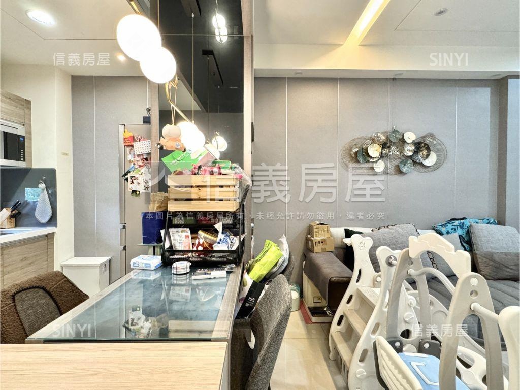 屋齡５年！高大面寬美車墅房屋室內格局與周邊環境