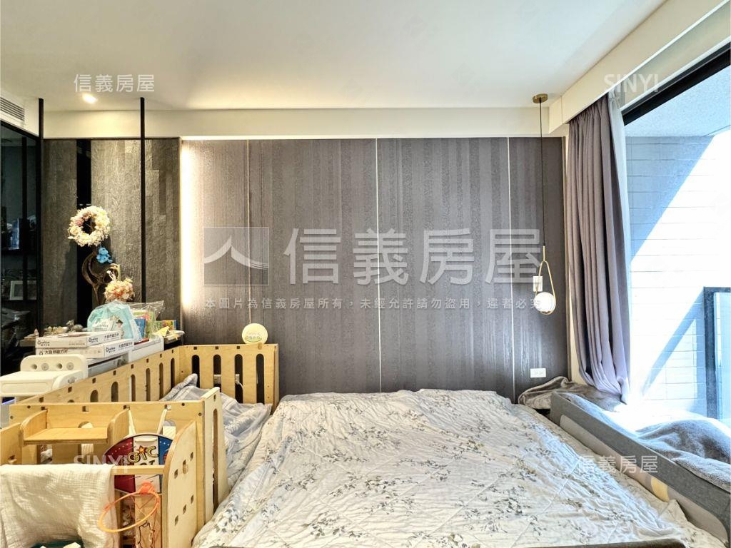 屋齡５年！高大面寬美車墅房屋室內格局與周邊環境