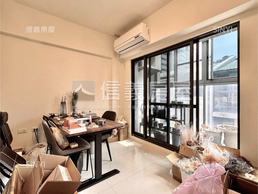 屋齡５年！高大面寬美車墅房屋室內格局與周邊環境