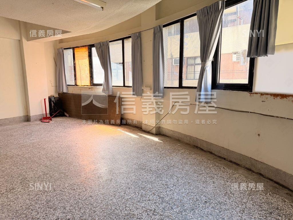 潭子霸氣角店房屋室內格局與周邊環境