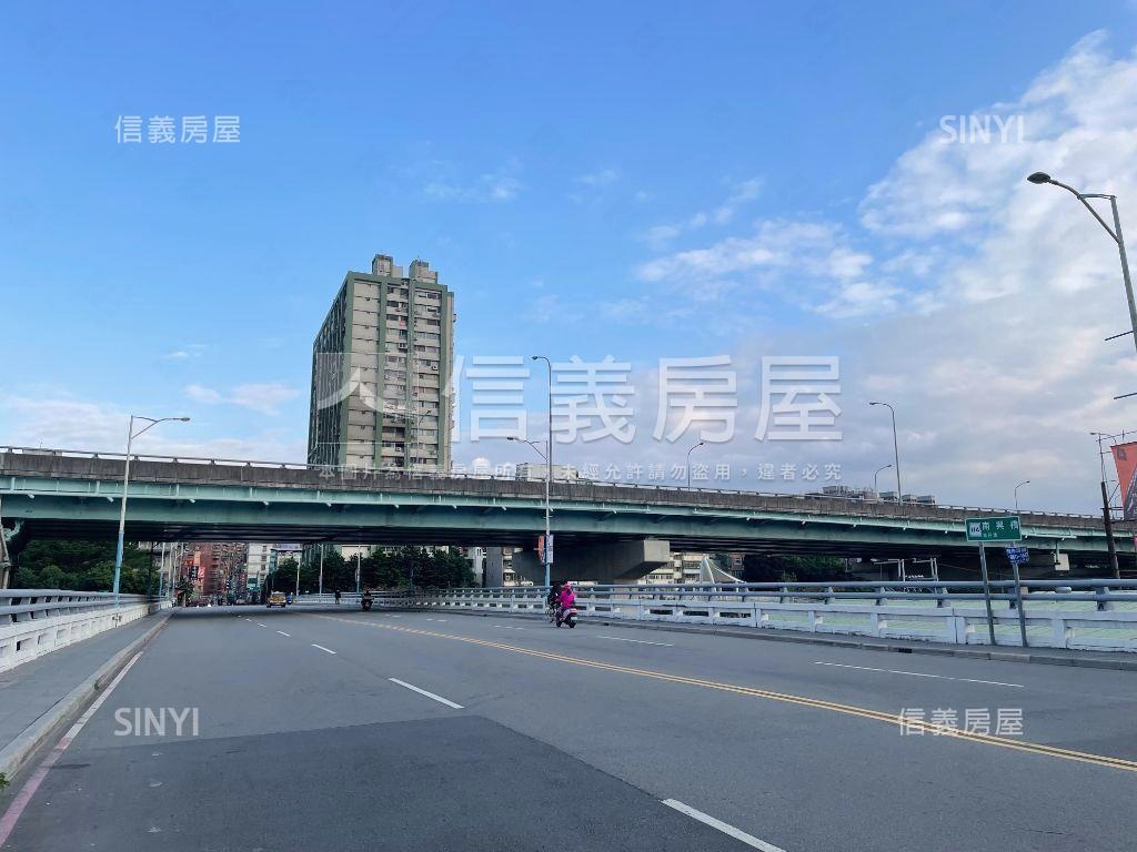 新美齊帝王美景３房車位房屋室內格局與周邊環境