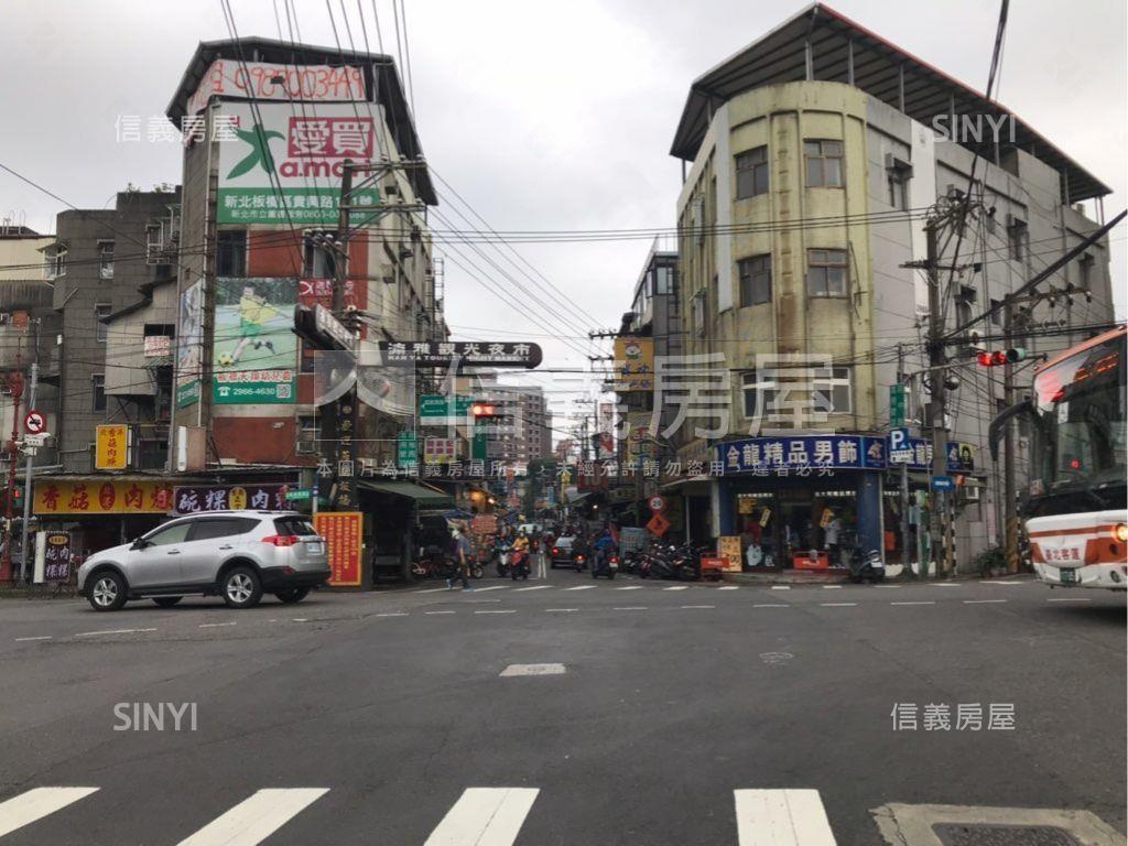 新美齊帝王美景３房車位房屋室內格局與周邊環境
