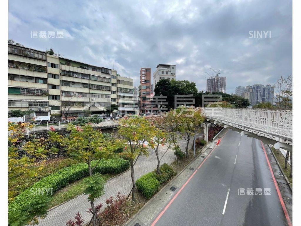 新美齊帝王美景３房車位房屋室內格局與周邊環境