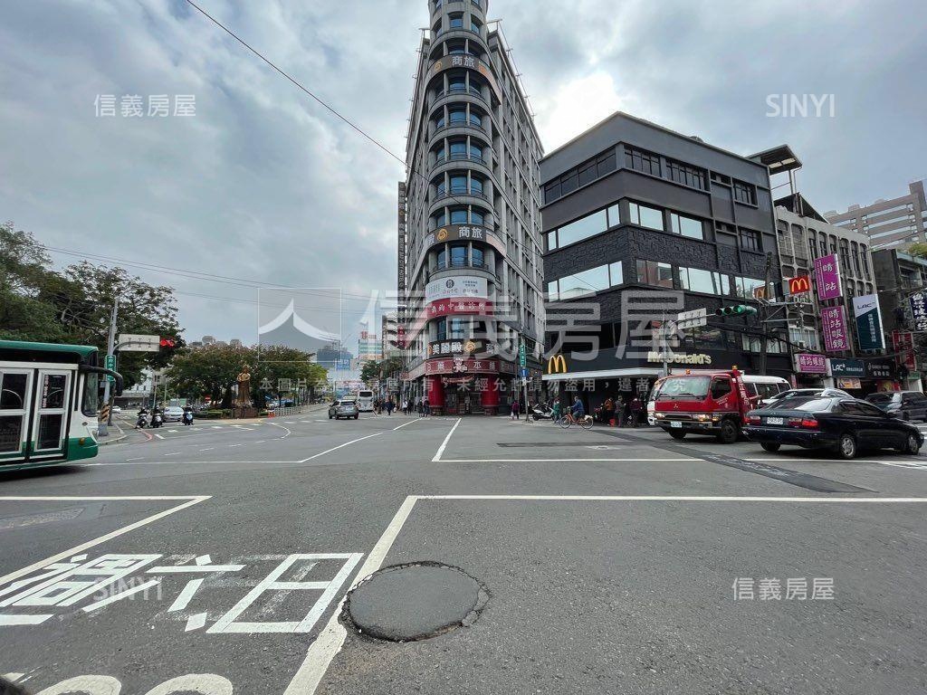 新美齊帝王美景３房車位房屋室內格局與周邊環境