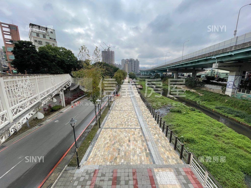 新美齊帝王美景３房車位房屋室內格局與周邊環境