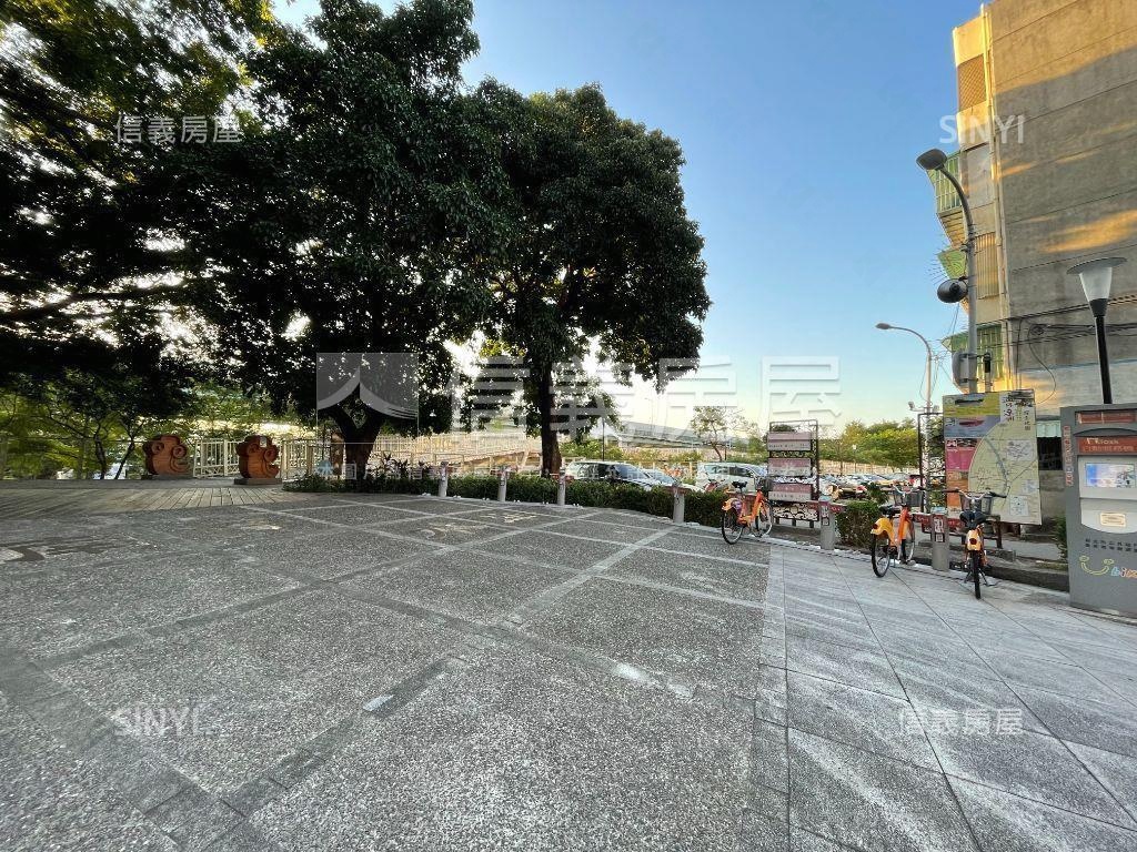 新美齊帝王美景３房車位房屋室內格局與周邊環境