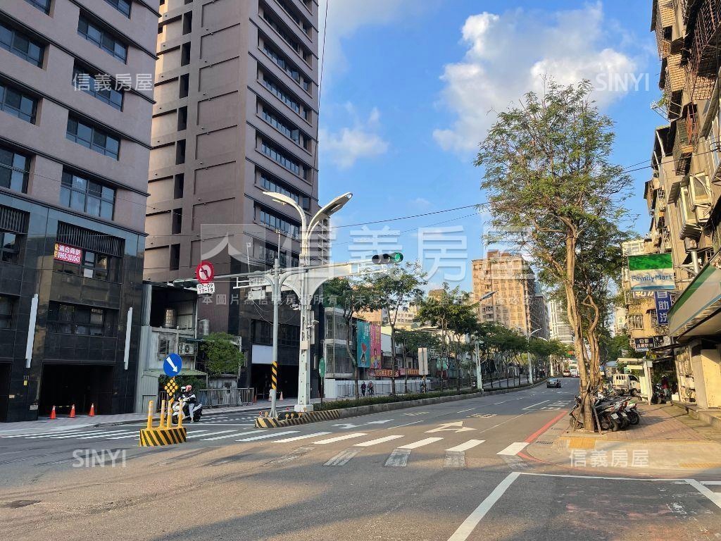 新美齊帝王美景３房車位房屋室內格局與周邊環境