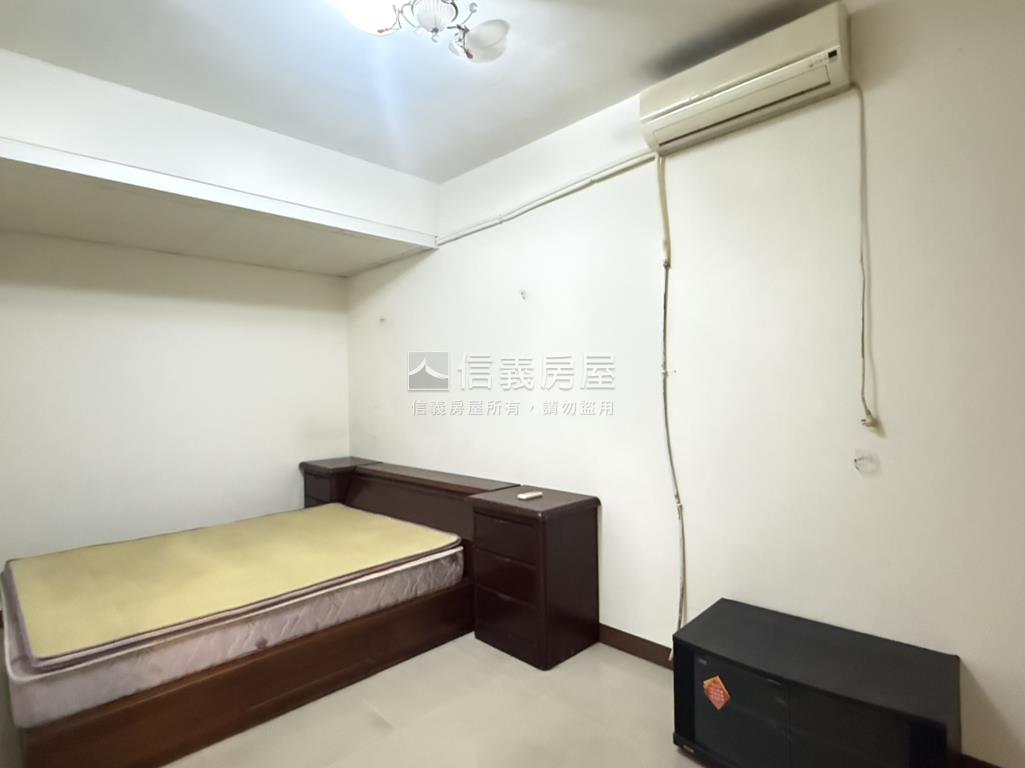 陽明商圈正路騎樓美透天房屋室內格局與周邊環境