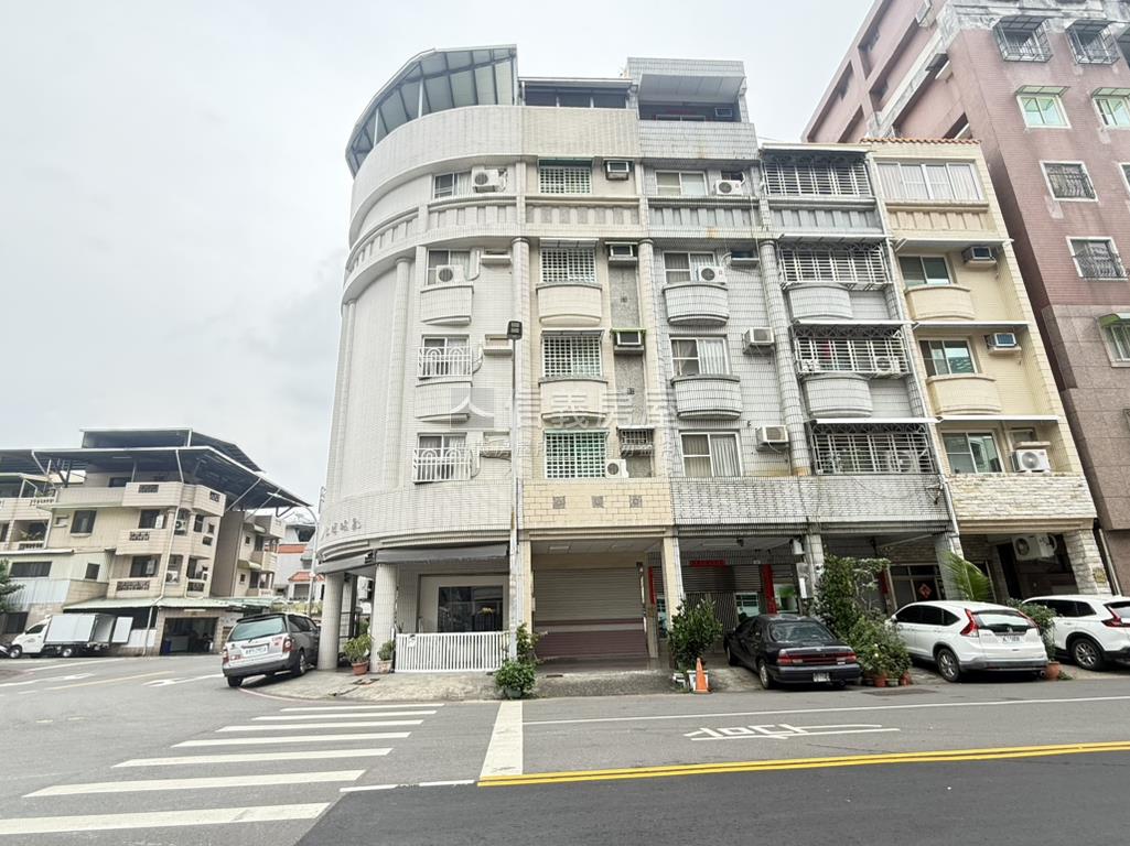 陽明商圈正路騎樓美透天房屋室內格局與周邊環境