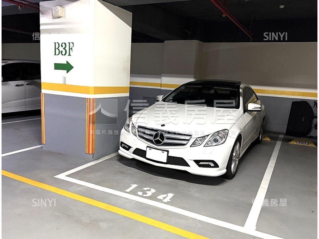 一品綠意高樓坡平車位房屋室內格局與周邊環境