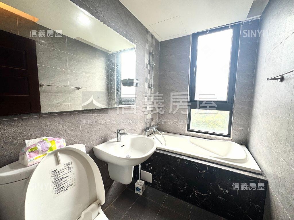 次頂樓精美裝潢兩房車位房屋室內格局與周邊環境