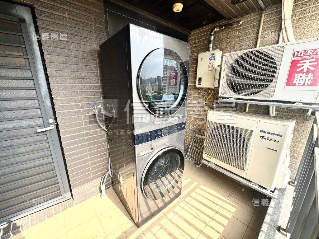 次頂樓精美裝潢兩房車位房屋室內格局與周邊環境