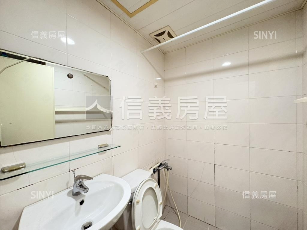 東湖捷運安康５房５衛浴房屋室內格局與周邊環境