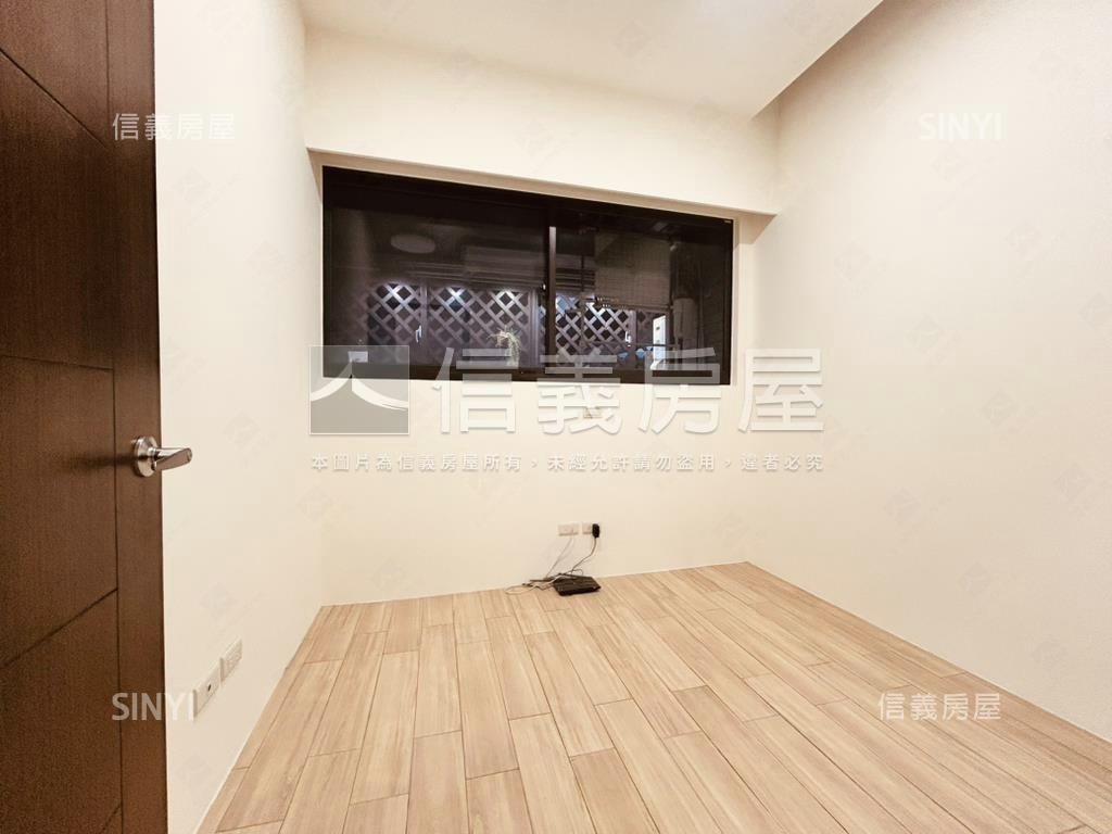 君泰面公園三房車位房屋室內格局與周邊環境