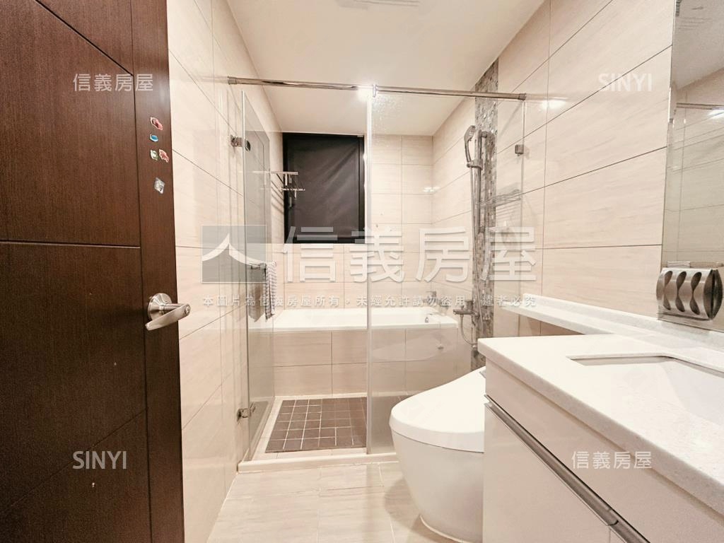 君泰面公園三房車位房屋室內格局與周邊環境