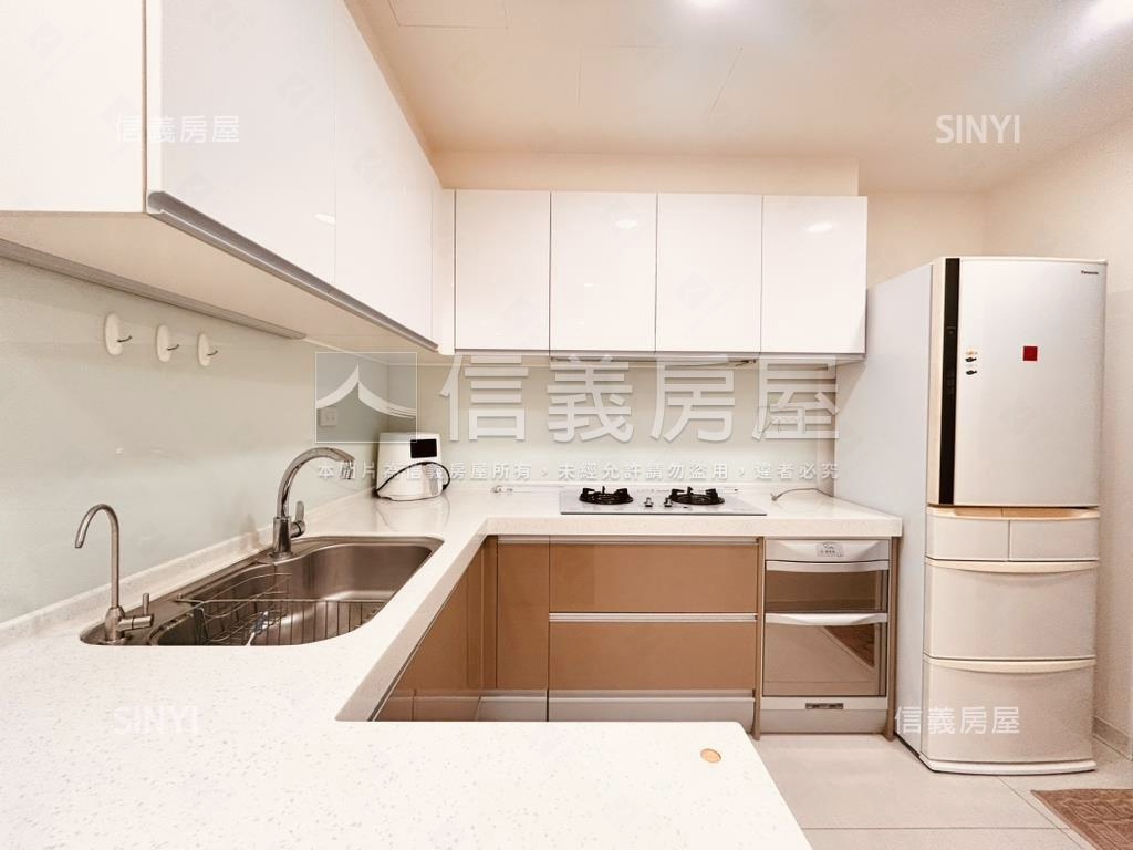 君泰面公園三房車位房屋室內格局與周邊環境