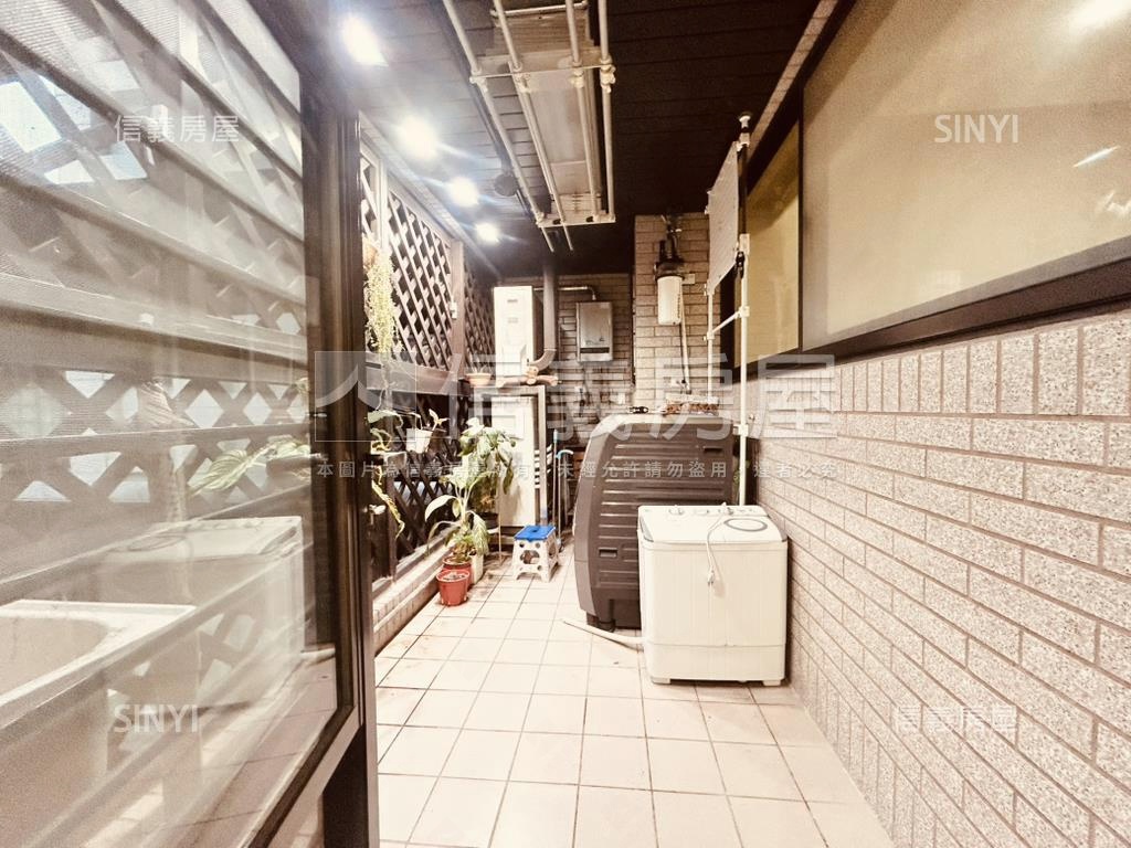 君泰面公園三房車位房屋室內格局與周邊環境