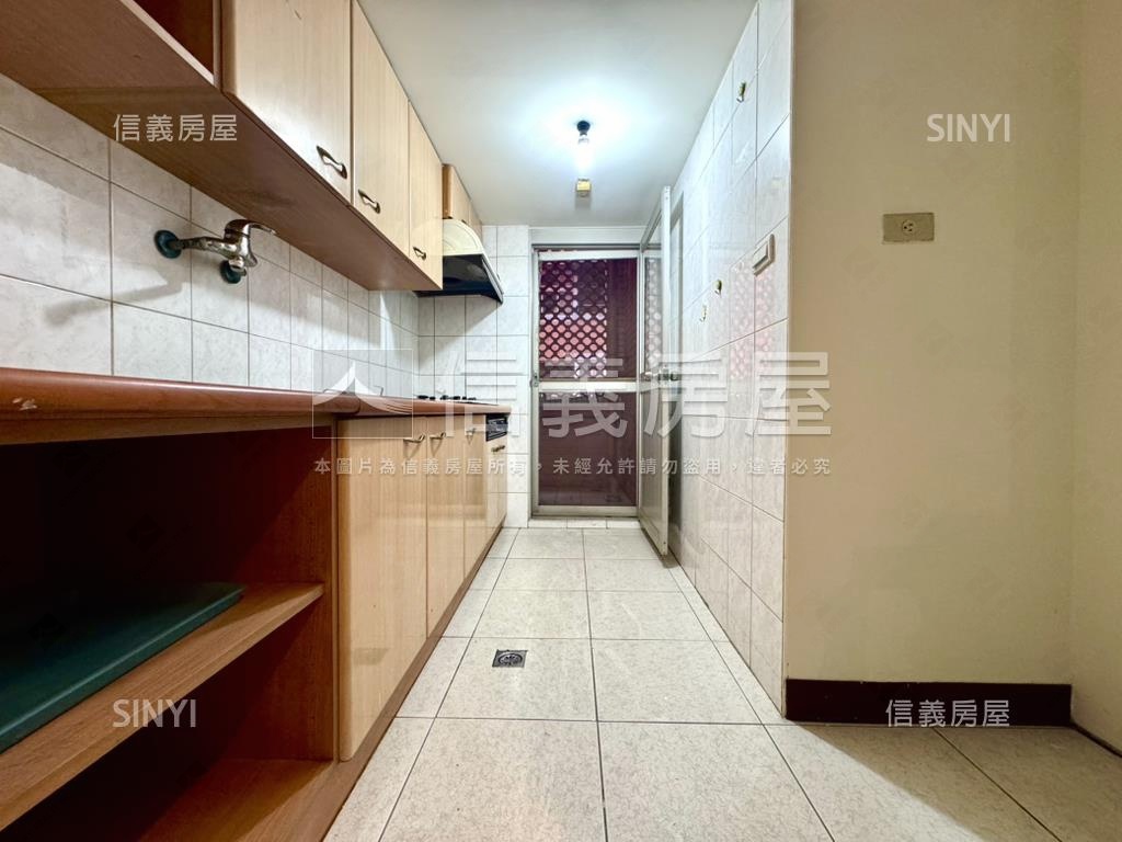 高工商圈２房休旅車位房屋室內格局與周邊環境