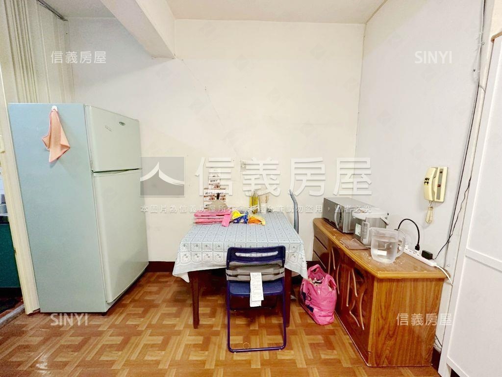 膝蓋救星方正明亮二樓房屋室內格局與周邊環境