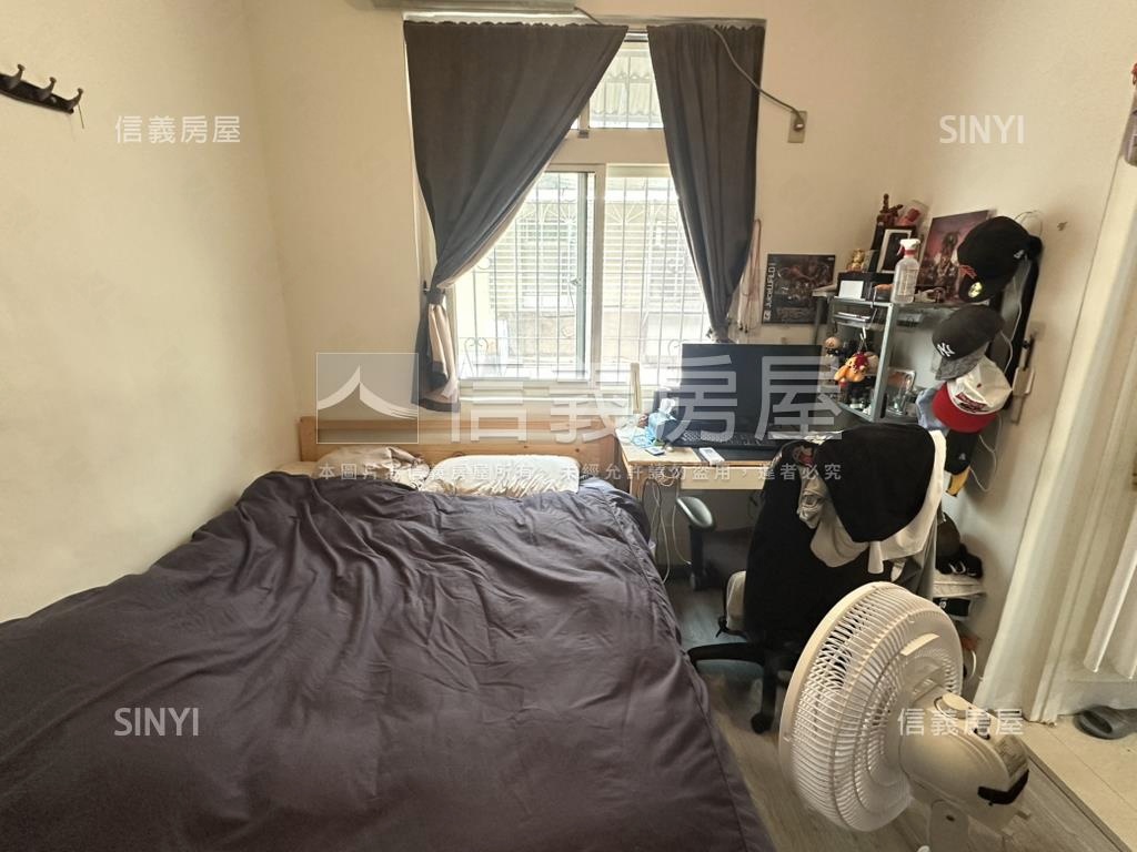 就看這間捷運２樓房屋室內格局與周邊環境