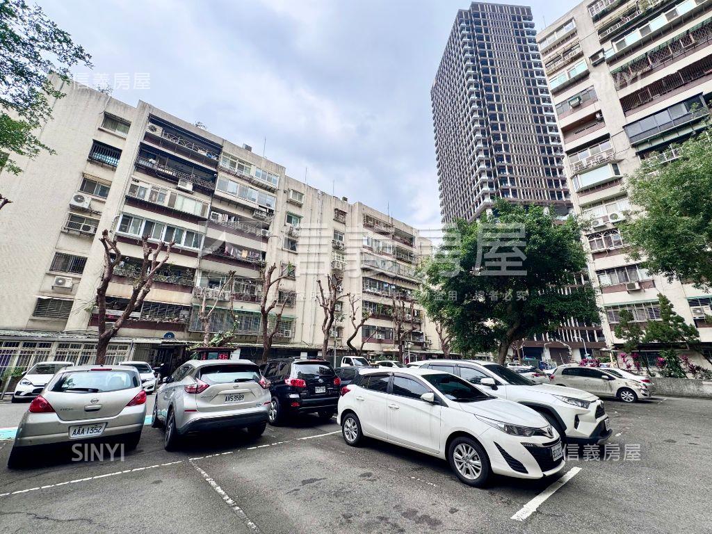 ＮＥＷ專任國館電梯３房房屋室內格局與周邊環境