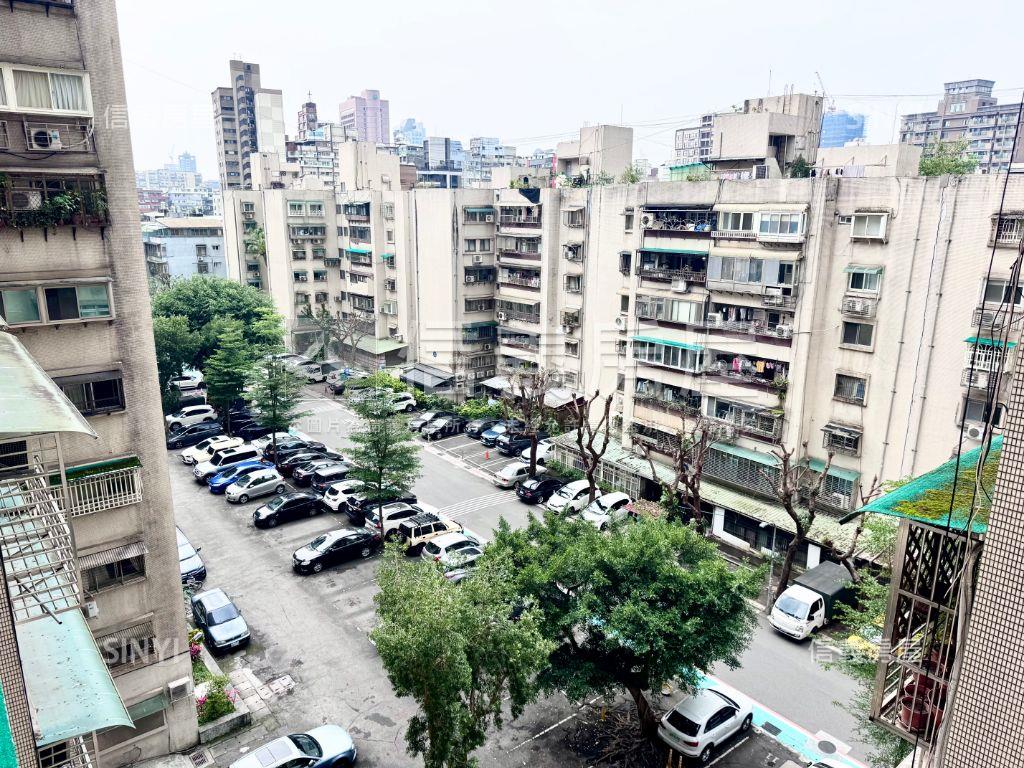 ＮＥＷ專任國館電梯３房房屋室內格局與周邊環境