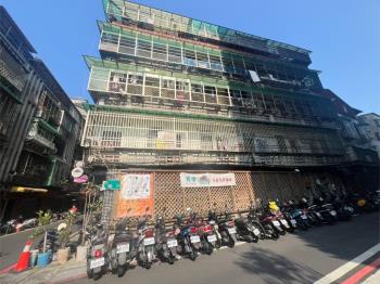 ．推薦金店邊間一樓