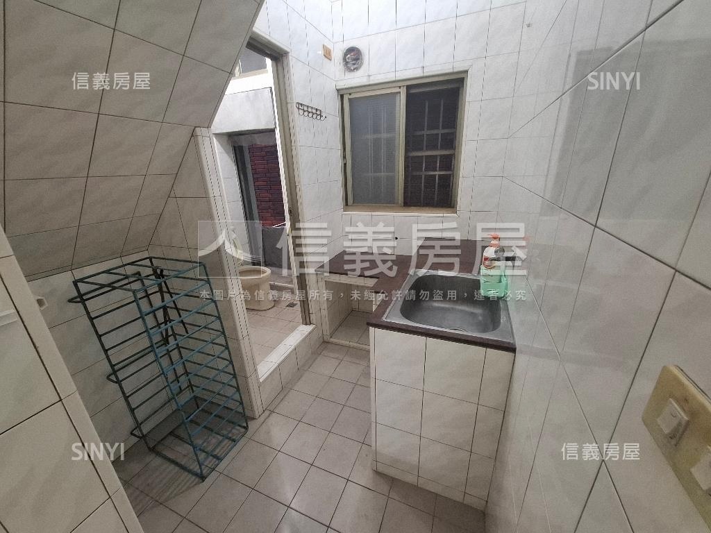 新堀江林森正路金透店房屋室內格局與周邊環境