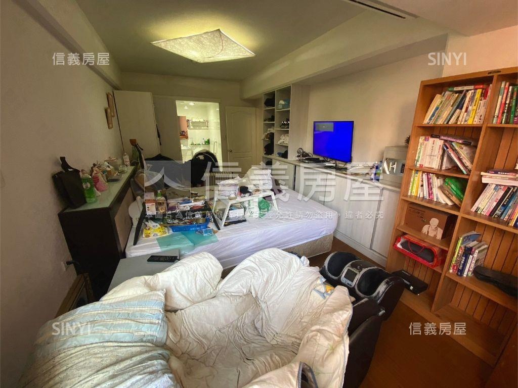 稀有民生圓環電梯美三房房屋室內格局與周邊環境