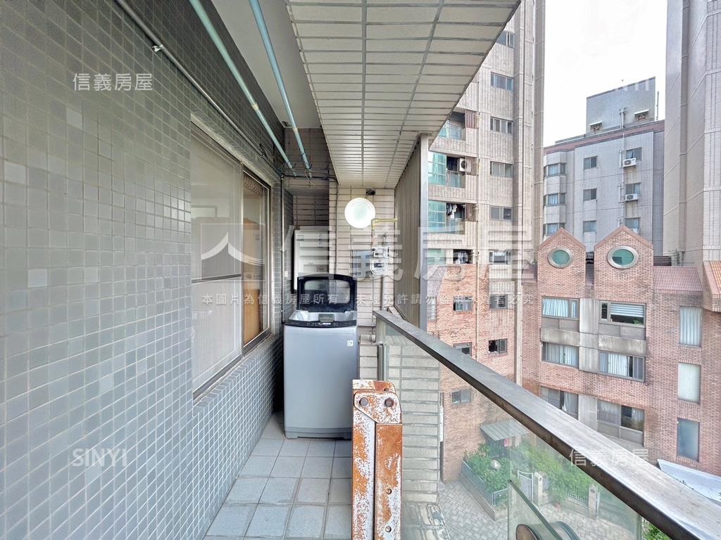 新竹小城美裝潢平面車位房屋室內格局與周邊環境