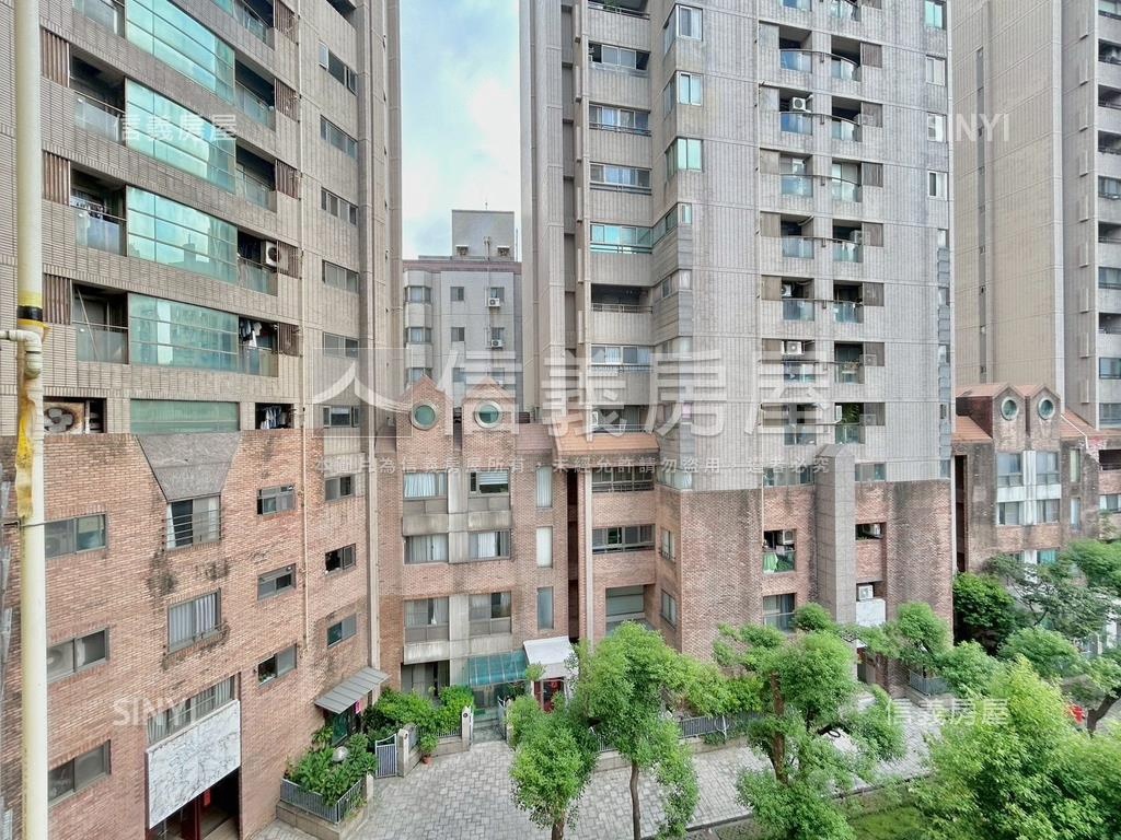 新竹小城美裝潢平面車位房屋室內格局與周邊環境