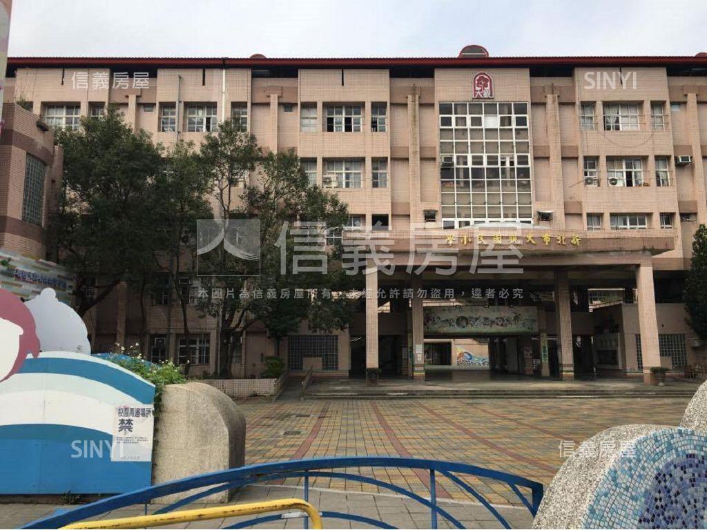 馥華原真２房車位房屋室內格局與周邊環境